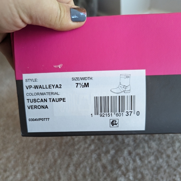 7.5 Vince Camuto Willeya Booties - Picture 2 of 6